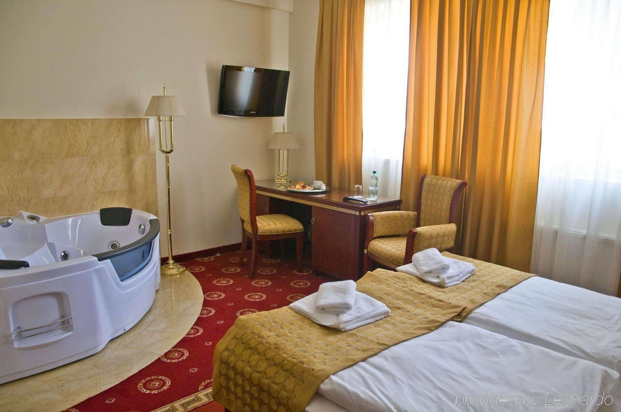 Hotel Holiday Park Варшава Стая снимка